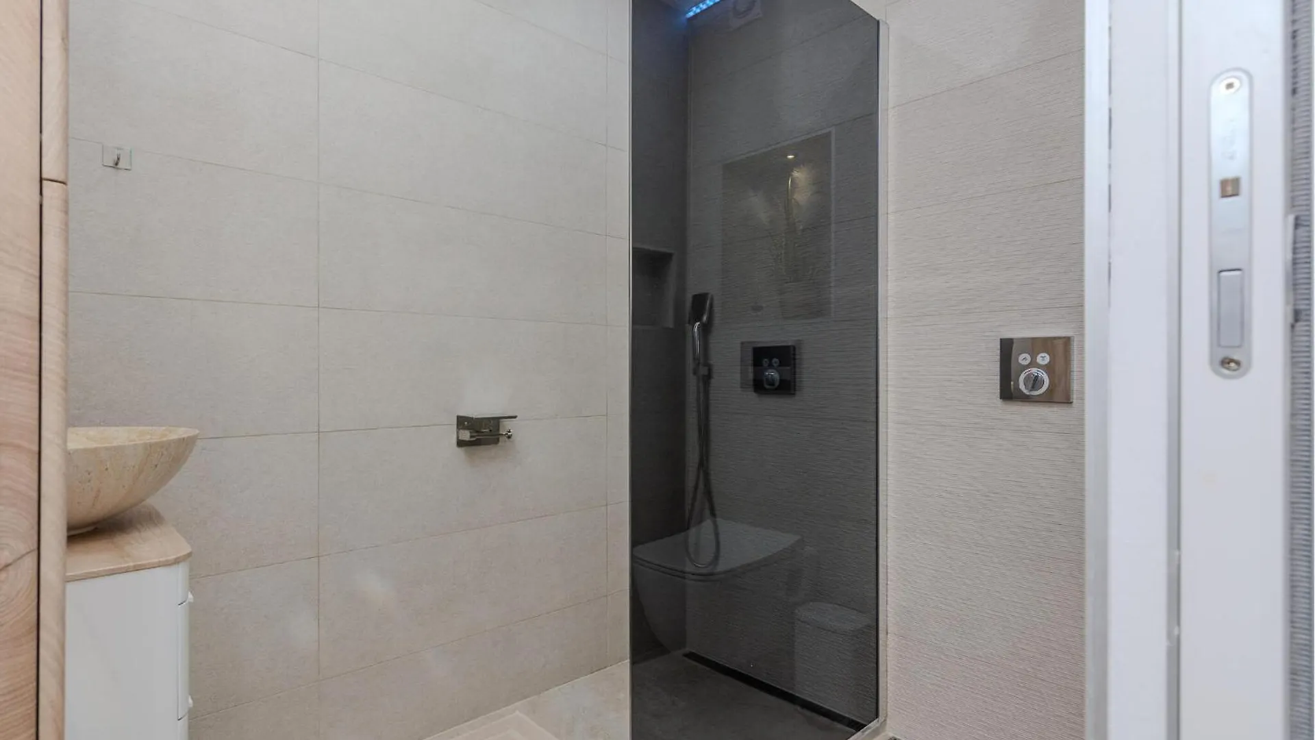 Cozy Apartment In Vir With Wifi