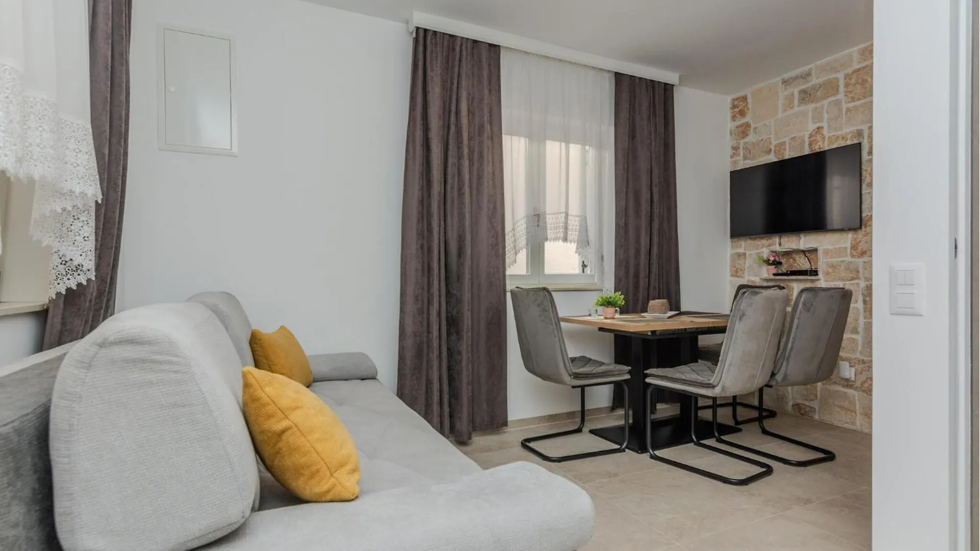 Cozy Apartment In Vir With Wifi