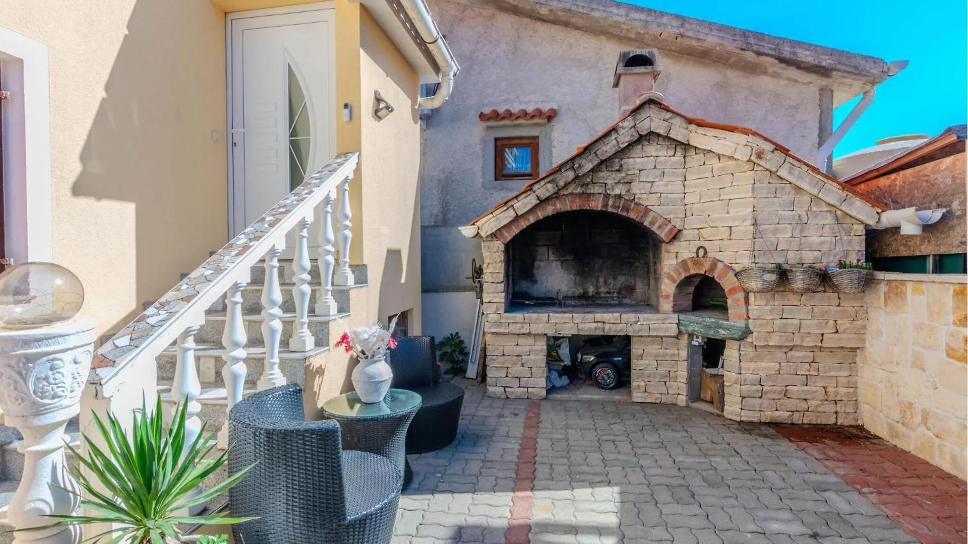Cozy Apartment In Vir With Wifi